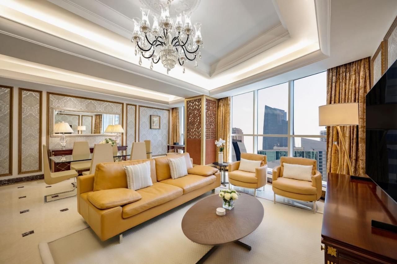 Dusit & -