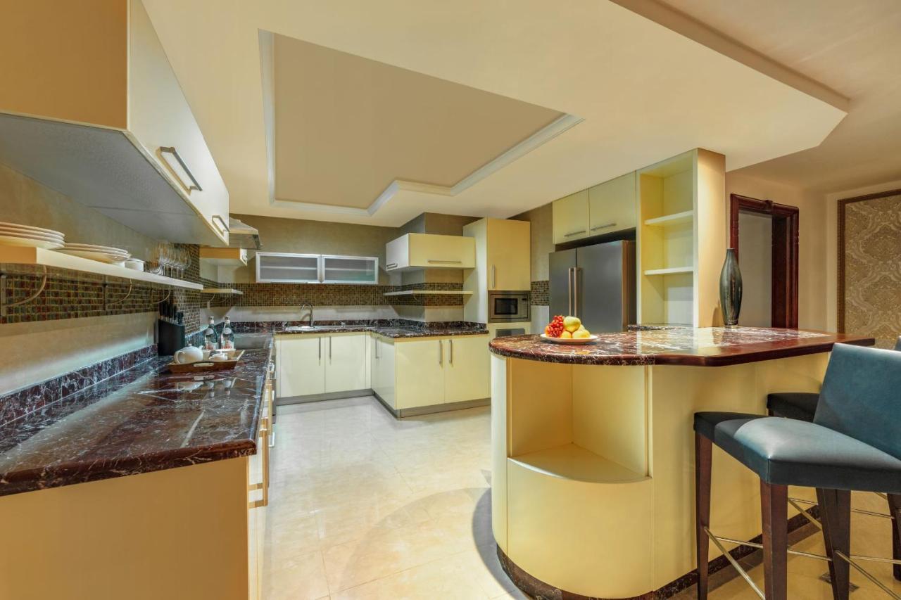 Dusit & -