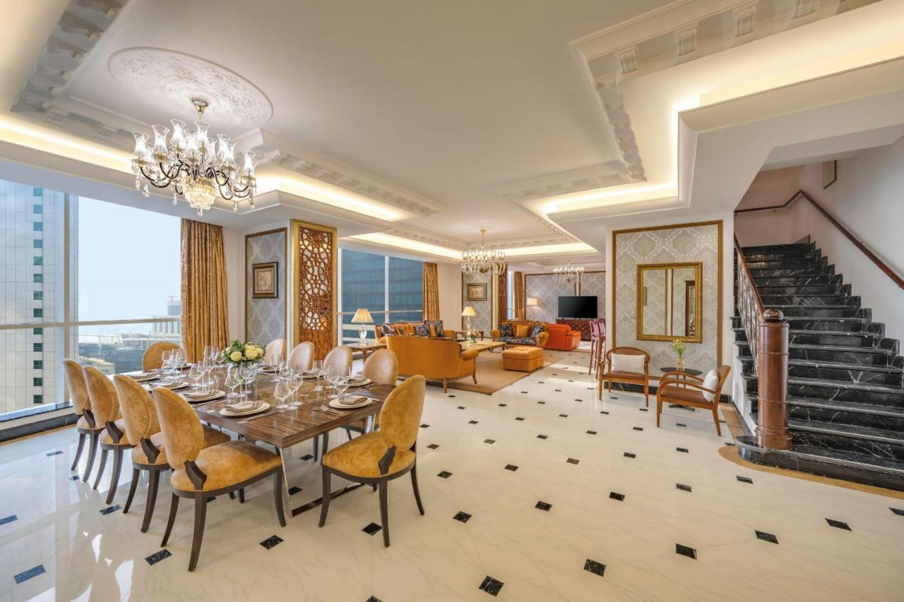 Dusit & -