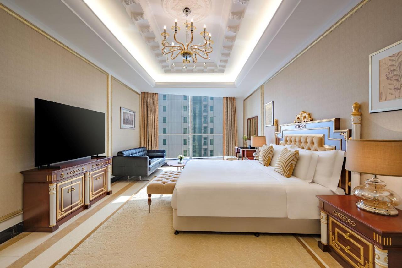 Dusit & -