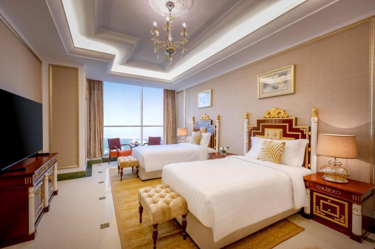 Dusit & - 5*