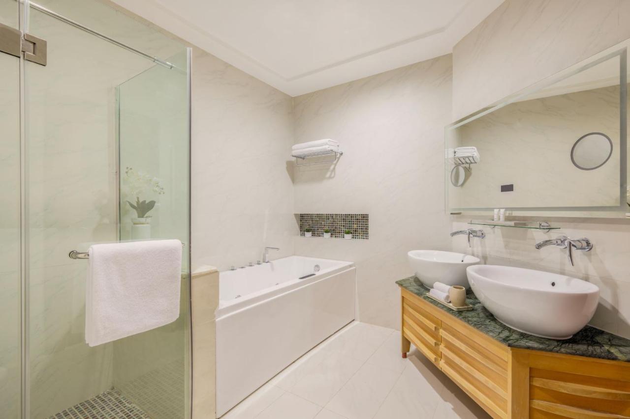 Dusit & - 5*