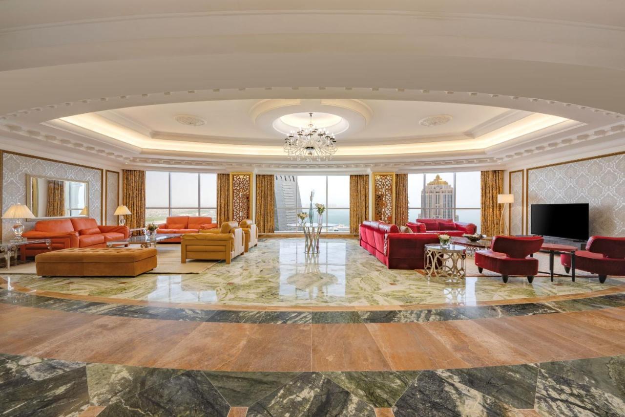 Dusit & -