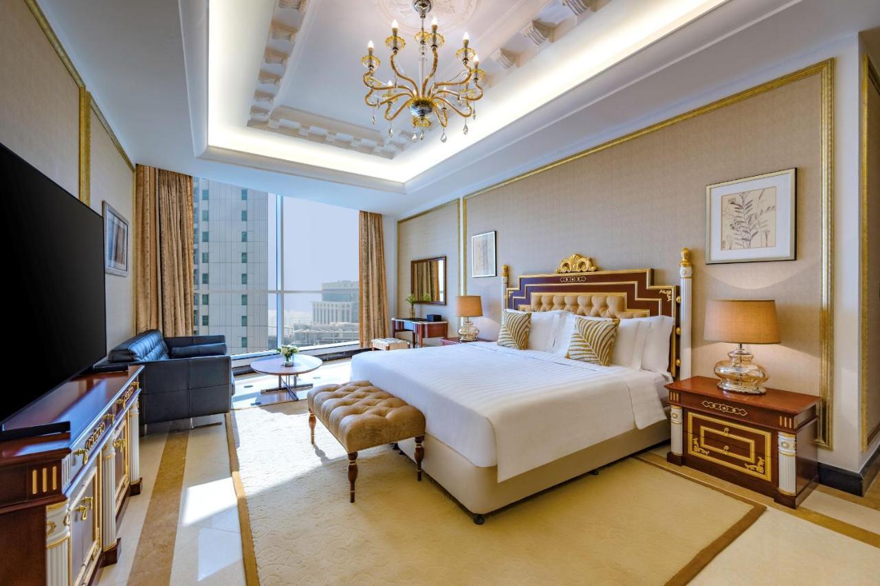 Dusit & - 5*