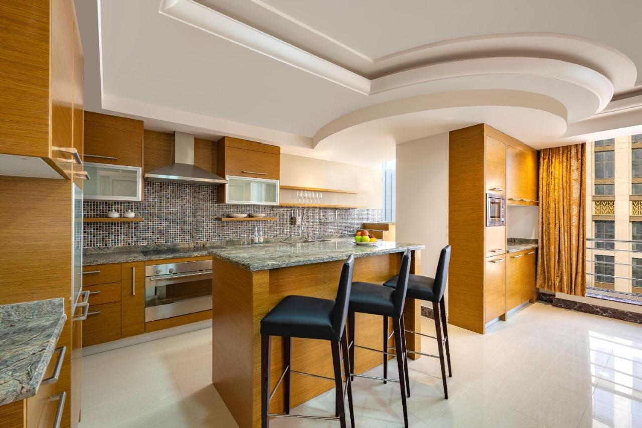 Dusit & -